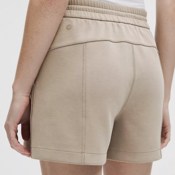 Lululemon Softstreme High-Rise Short 4" W7CAXS Size 6 - Picture 3 of 9